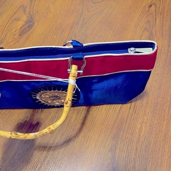 🌹 Fibonacci Sun Embroidery Blue & Red Satin Bag With Bamboo Wooden Handles 🌹 - Picture 3 of 4